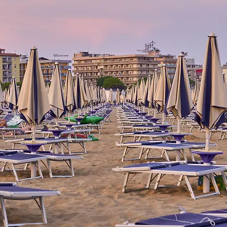 Elegant Seafront In *
