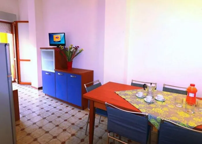 Apartment Elegant Seafront In